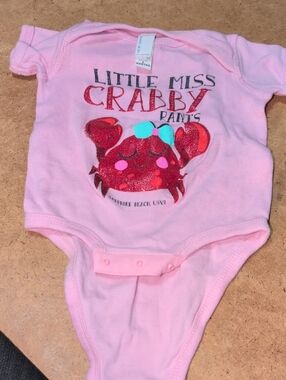 ❤️‍🔥10/$10❤️‍🔥 Baby Sapphire Beach, USVI Sparkly Crab Pink Onesie Size 6M